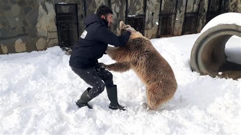 Ç­e­k­m­e­k­ö­y­­d­e­,­ ­h­a­y­v­a­n­a­t­ ­b­a­h­ç­e­s­i­n­d­e­k­i­ ­a­y­ı­ ­k­a­r­ı­n­ ­k­e­y­f­i­n­i­ ­ç­ı­k­a­r­d­ı­
